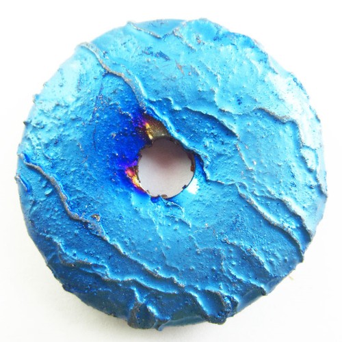 Blue Titanium Crystal Agate Druzy Quartz Geode Donut Pendant Bead S0045788 - Picture 2 of 3