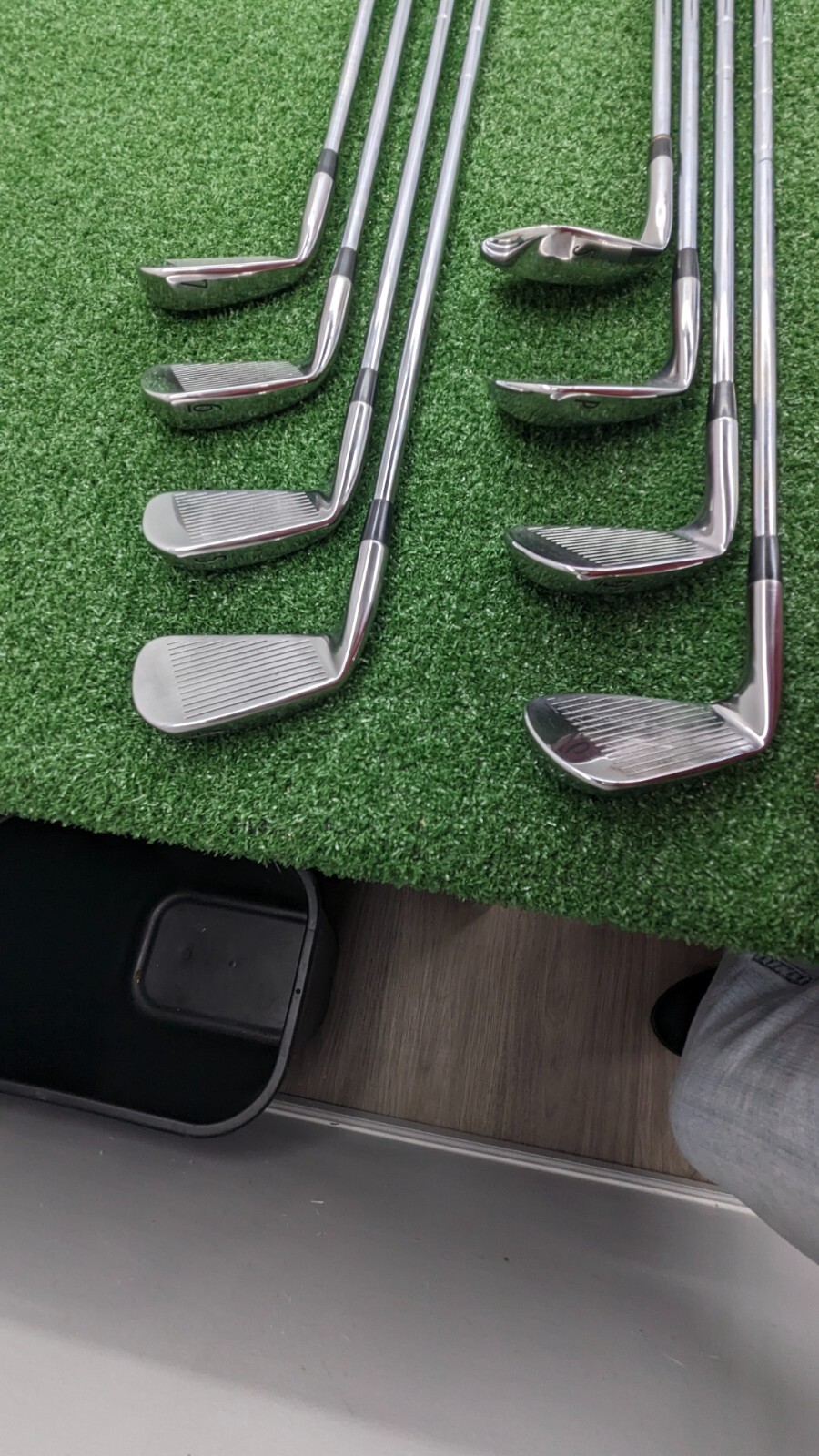 Titleist DCI 962 Iron Set 4PW, SW / Steel 4PW R300 SW Wedge flex