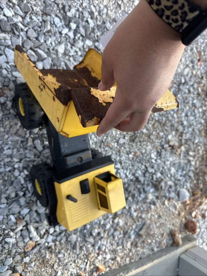 Tonka Mighty Dump Truck  1970’s Vintage Yellow Pressed Steel  XMB-975  19” - Image 3 of 3