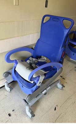 Arjo Carendo Electric Shower Chair   Patient Hygiene & Transfer Lift   Used  