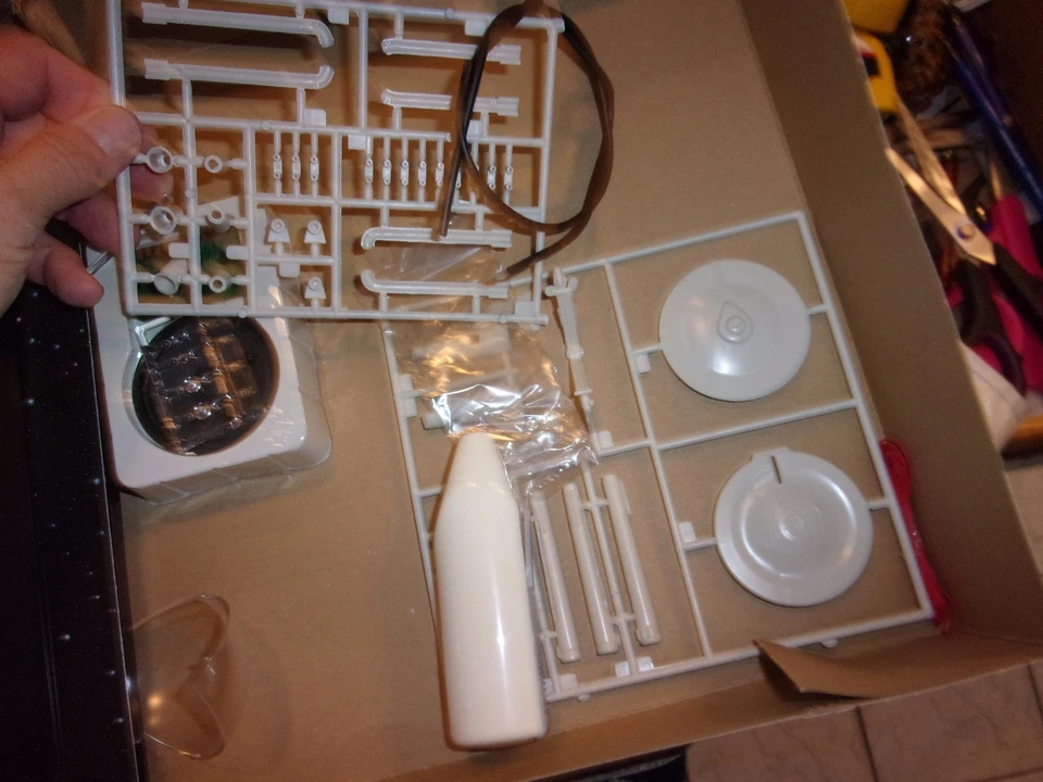 AMT/Ertl Star Trek The Enterprise Incident 8254 kit w/Fiber Optic Lights LOTLU - Image 4 of 4