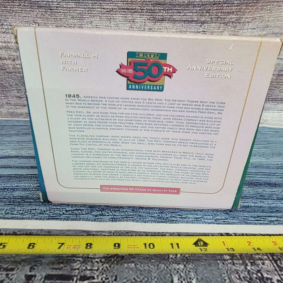De colección 1995 Ertl 1/16 IH MCCORMICK Farmall modelo H 50 aniversario tractor fundido a presión Foto 4 de 4
