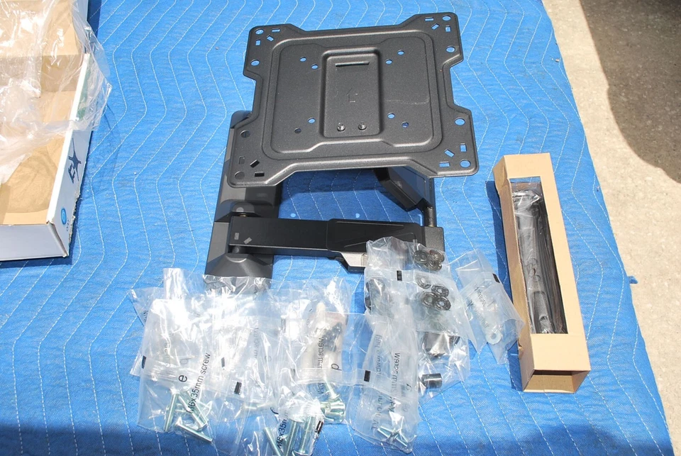 FULL MOTION FLAT PANEL LCD  WALL TV BRACKET MOUNT FOR 32-47 INCHES 77LBS  NEW - Image 2 of 4