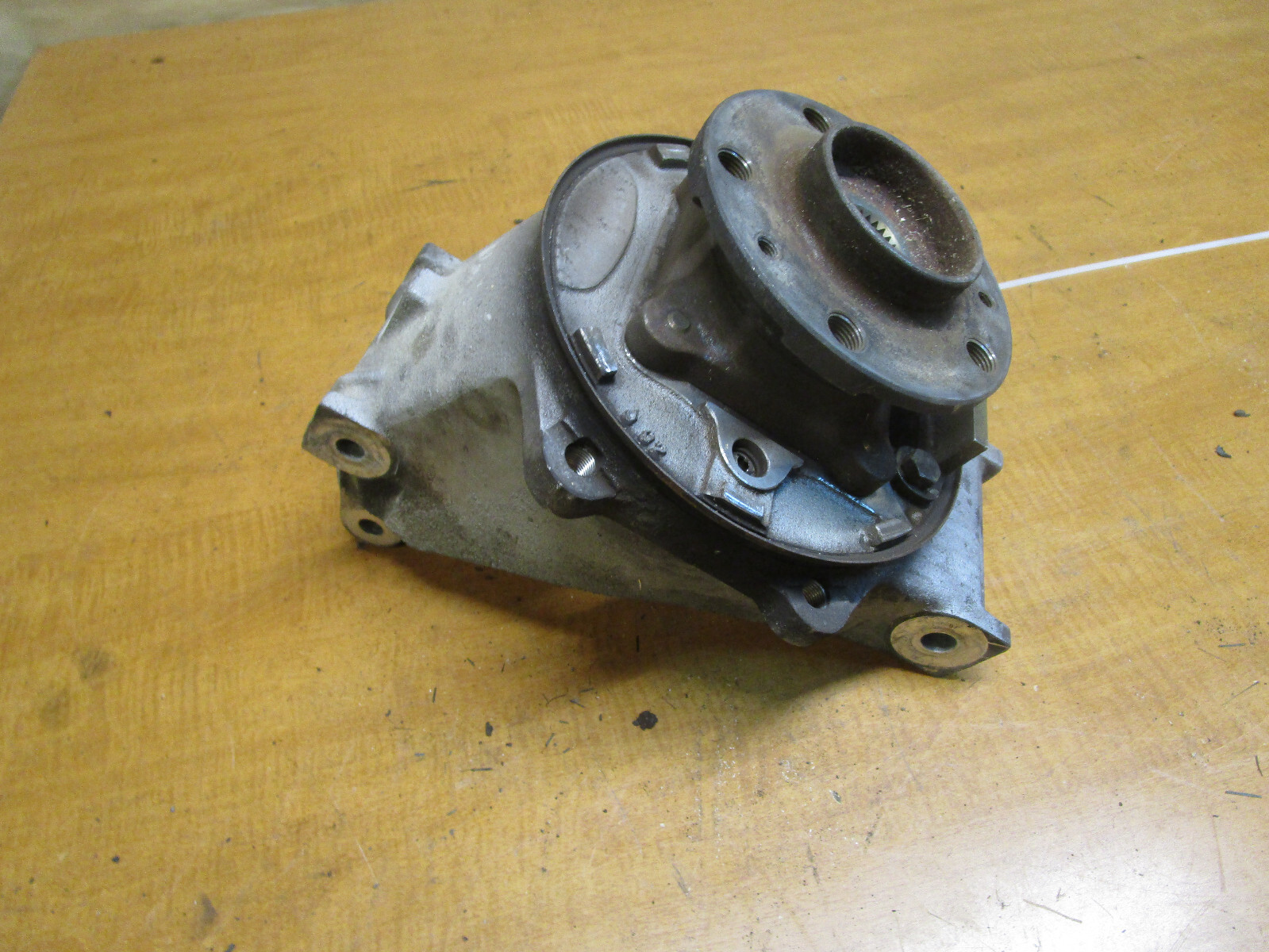 Ferrari 348 - RH Rear Wheel Hub Holder With Hub & Bearing - P/N 159355