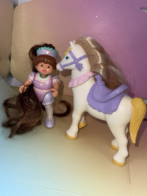Fisher Price Loving Family Once Upon A Dream Dollhouse Hispanic  Princess horse