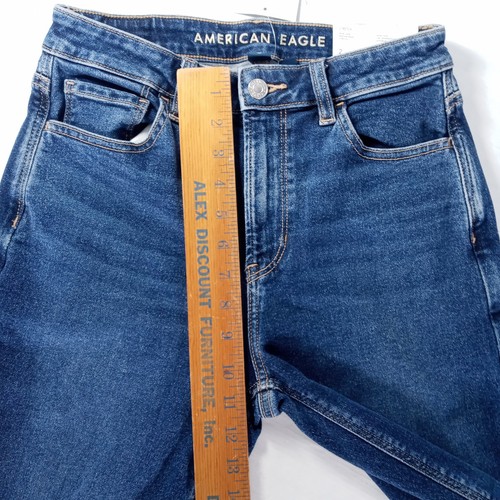Jean neuf American Eagle Mom taille 2 bleu moyen denim délavé super taille haute stretch - Photo 6/12