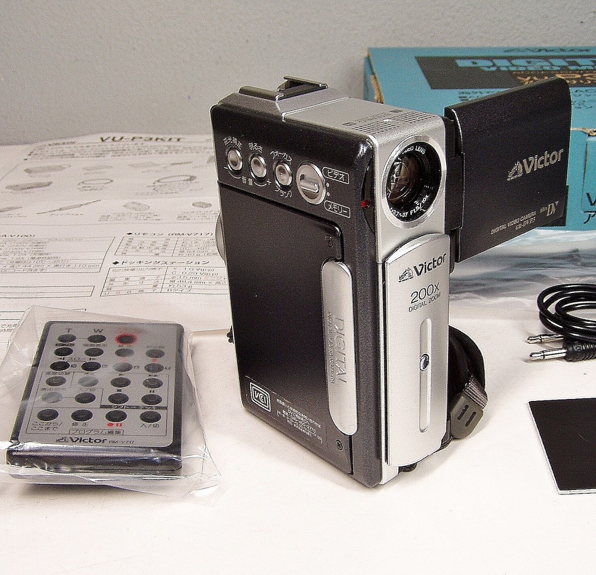 JVC VICTOR GR-DVP3 Mini DV Digital Video Camera for Japan in