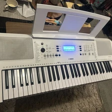 Yamaha EZ-300 Portable Keyboard
