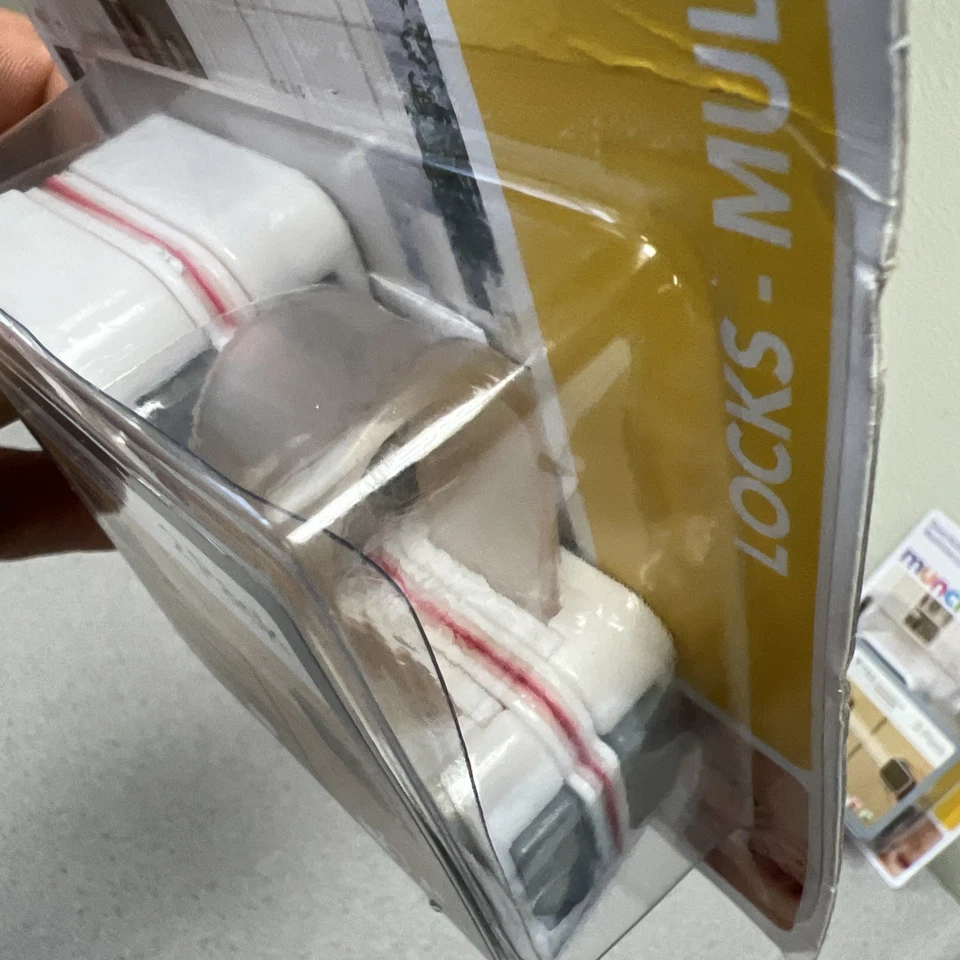 Paquete de 2 cierres de seguridad de doble acción multiusos Munchkin XTRA Guard cajones Foto 4 de 4