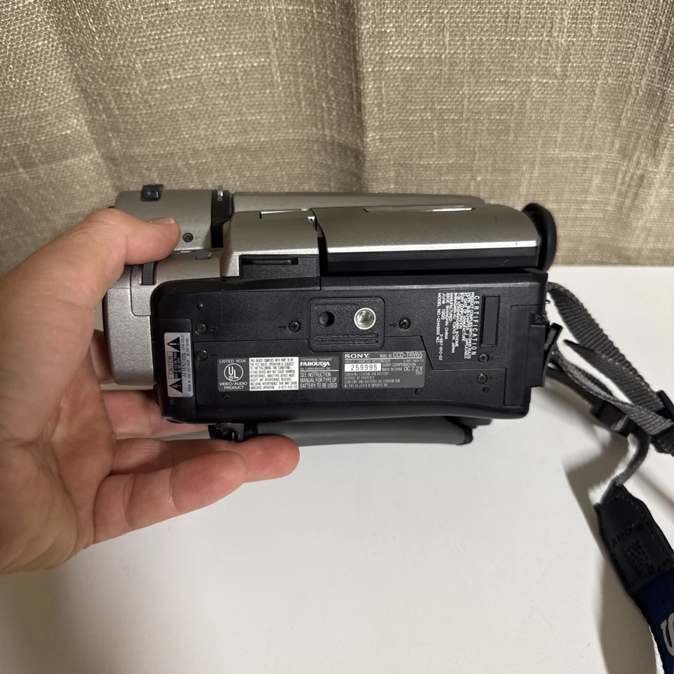 Working Missing Charger and Battery Sony Handycam CCD-TRV65 Hi8 Camcorder - Image 3 of 4
