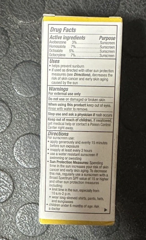 Protector solar UV Kiehl's Better Screen FPS 50+ 1,7 OZ exp. 05/2026 (Juego de 10) Foto 3 de 4