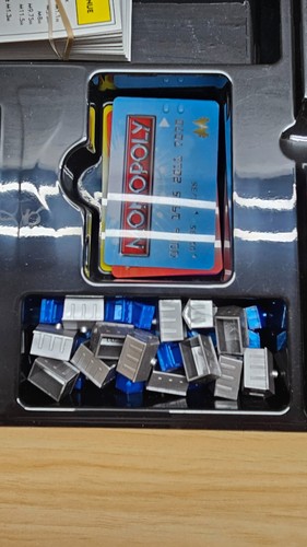 MONOPOLY ELECTRONIC BANKING EDITION - AGES 8+ - MISSING 1 BANK CARD - Picture 5 of 9