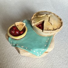 Pendelfin picnic table ,Cherry Pie Rare In Such Pristine Cond 1967-1972