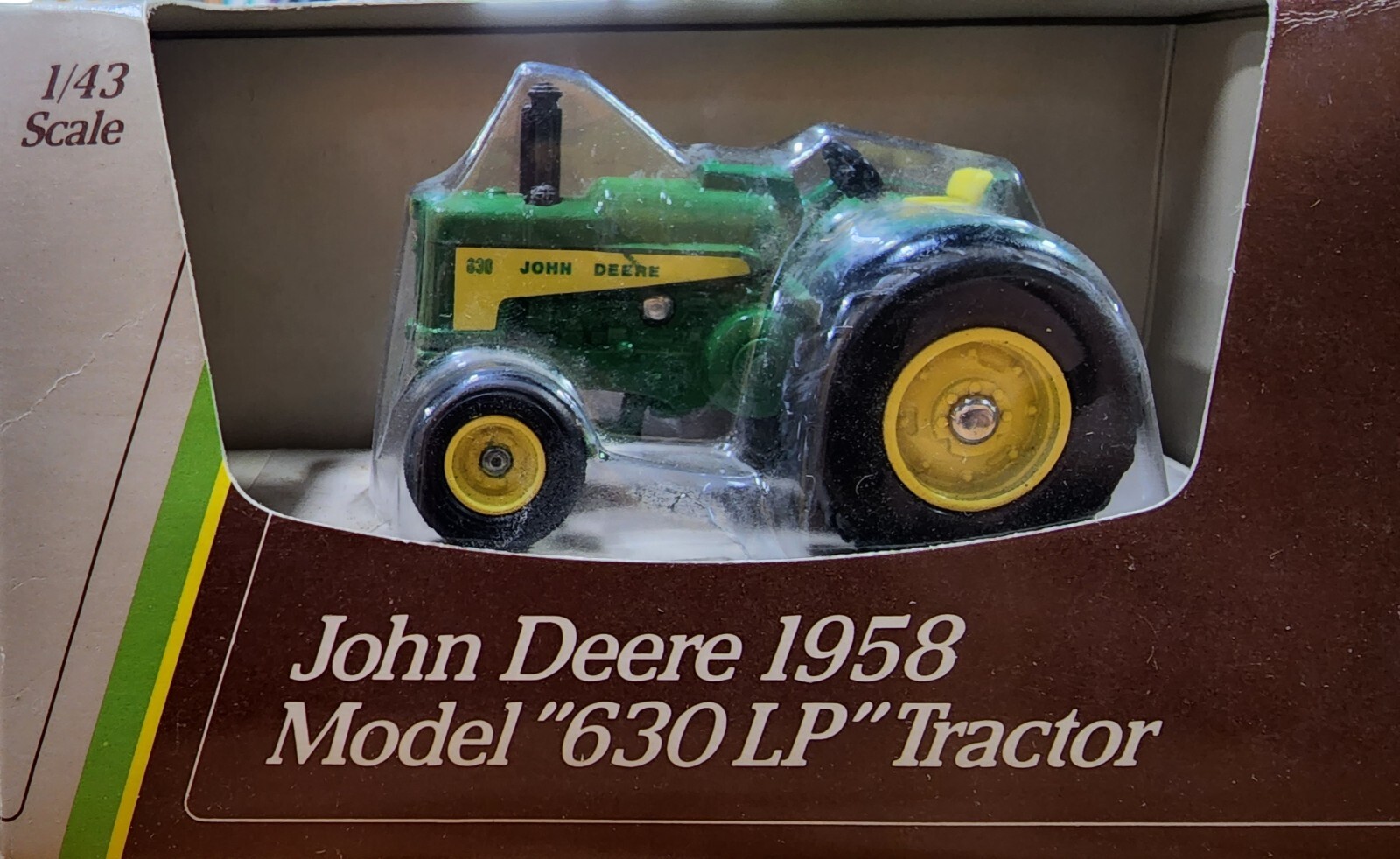 John Deere 630 & Manure Spreader 1/43 Scale