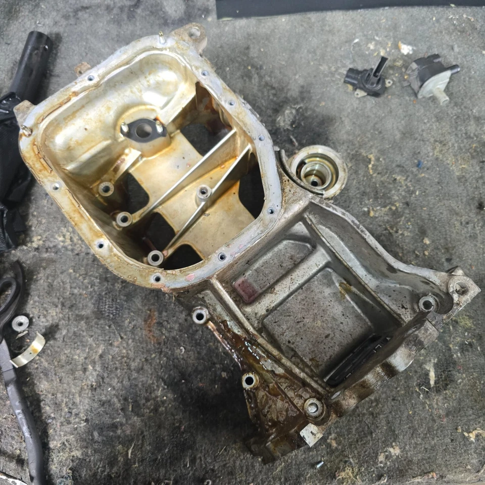 Toyota Prius C 2012-2019 motor 1,5 L conjunto de cárter de aceite superior fabricante de equipos originales con garantía Foto 3 de 3