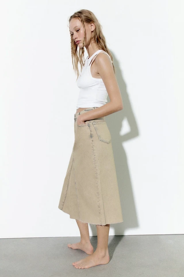 Falda midi de tiro medio de mezclilla teñida ZARA para mujer línea A mediana 6688/011 ¡BLOGGER! Foto 2 de 4