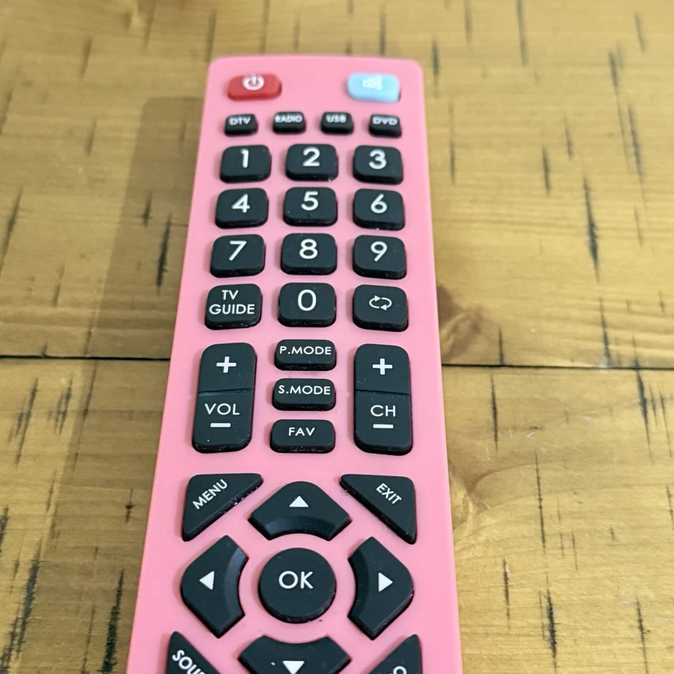 Technika Pink LED TV/DVD Combi Player TV Screen Pink Remote Only Working Tech - Image 4 of 4