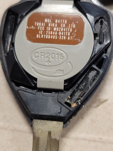 USED OEM TOYOTA COROLLA HEAD KEY REMOTE FOB FCC: MOZB41TG "DOT" CHIP (3 Button) - Picture 3 of 3