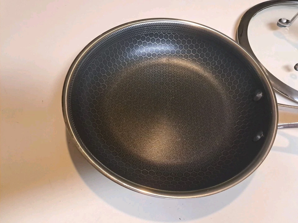 HexClad Hybrid 8 in Nonstick Fry Frying Pan, With Original Lid Used - Image 2 of 4