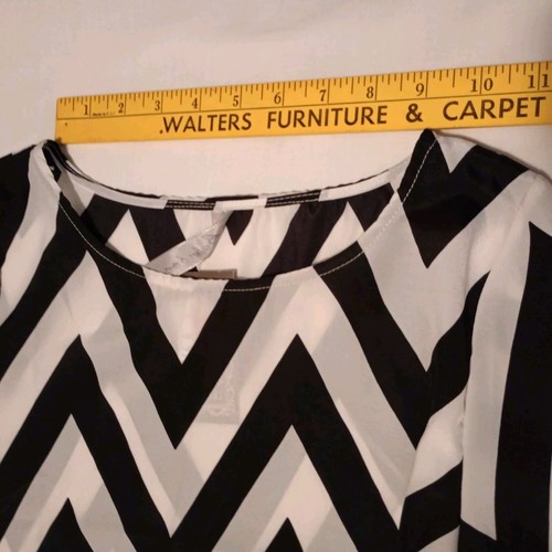 Bamboa Women's Chiffon Pullover Top Size S Black White Chevron Roll Tab NWT - Picture 9 of 13