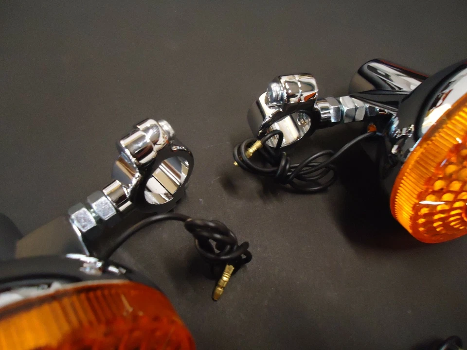 NUEVOS indicadores delanteros y traseros Yamaha DT / DT100 DT125 DT175 DT250 DT360 DT400 Foto 3 de 4