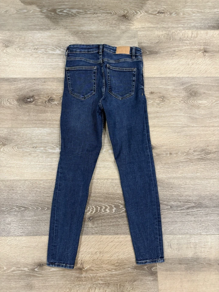 “Classic Blue Skinny Jeans – ZARA Women’s Size 8” - Image 3 of 4
