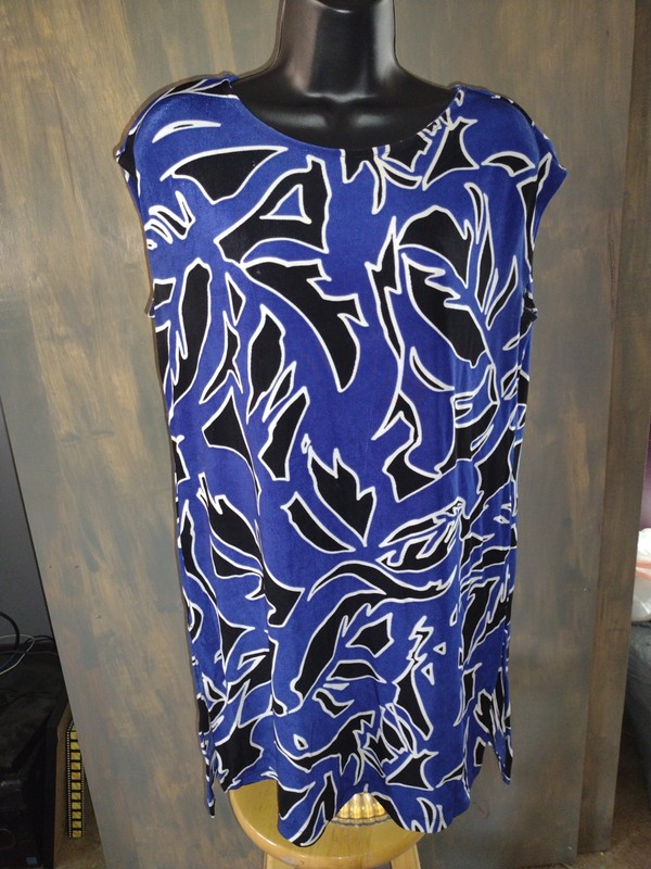 Chico's Travelers Blue Abstract Sleeveless Top Size 1(US 8)