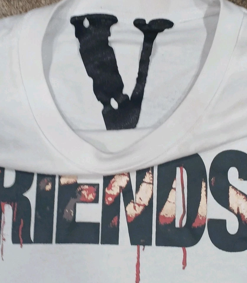 Camisa Vlone "FRIENDS" Colaboración Para Hombres Talla XL Blanca/Negro/Roja Leer DESCRIPCIÓN  Foto 3 de 4