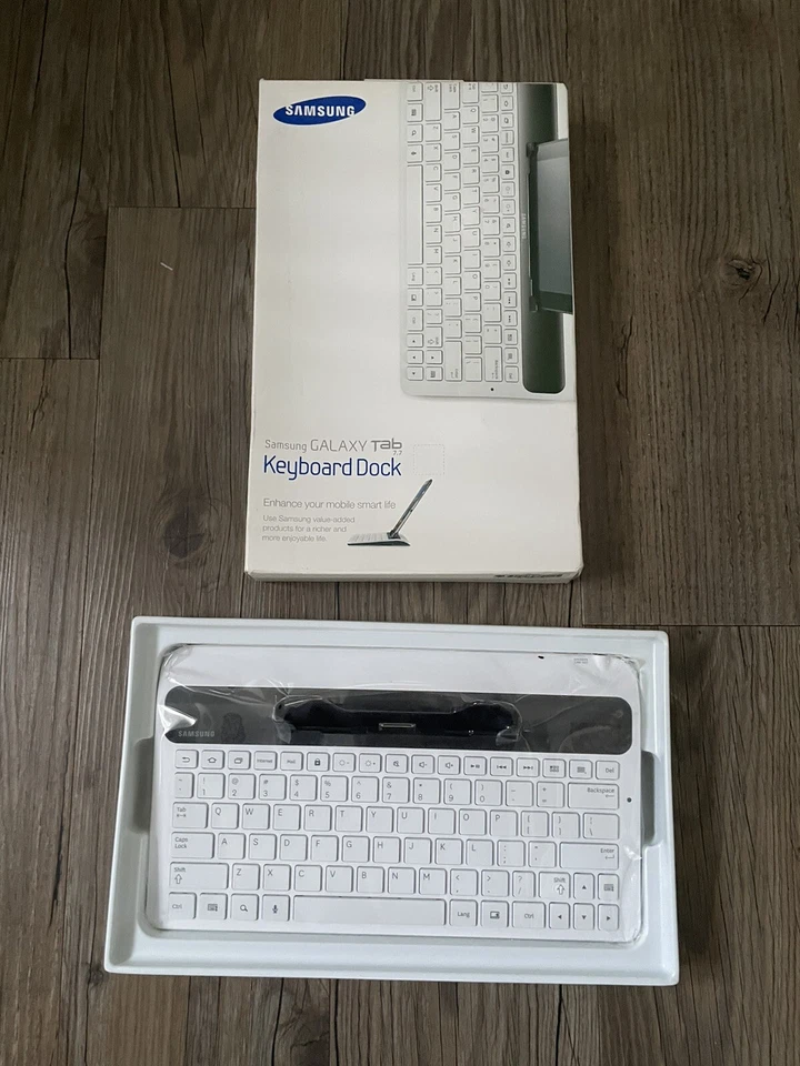 Samsung Galaxy Tab 7.7 Keyboard Dock White Boxed With Manual Unused. - Image 3 of 4