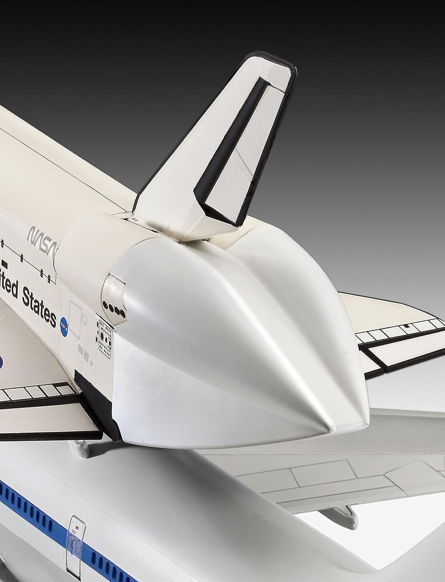 ドイツ　Revell Boeing 747-SCA＆Space Shuttle Boeing 747 SCA and Space Shuttle Revell 04863