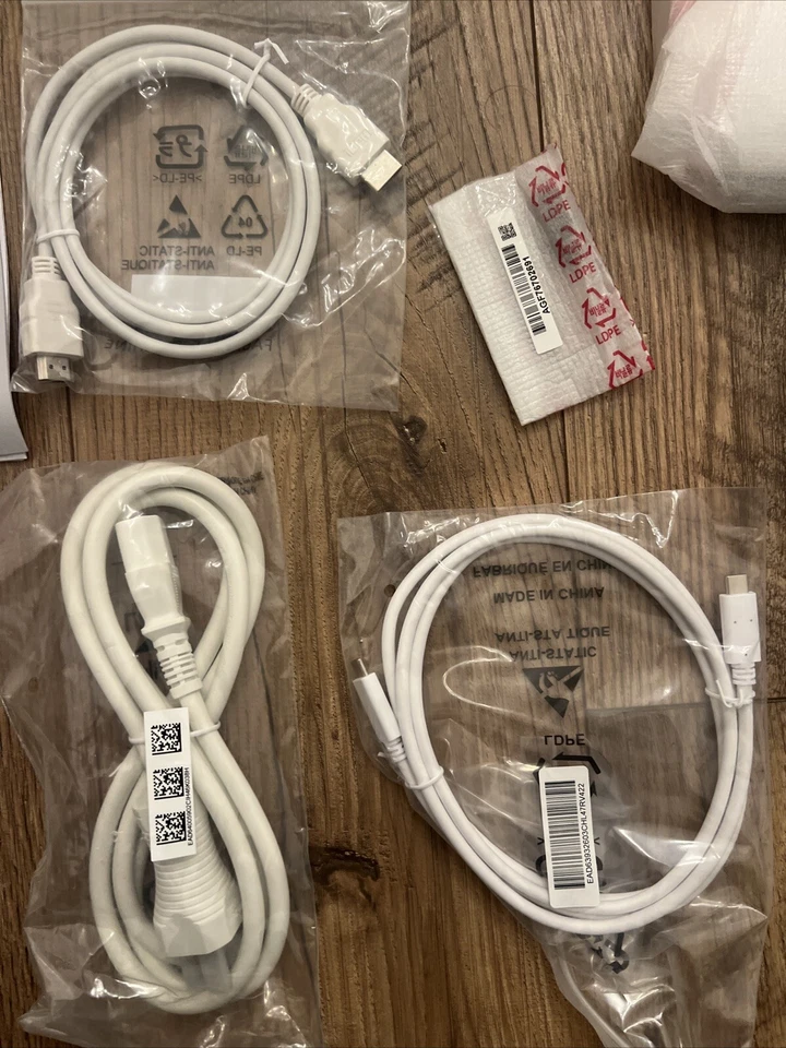 LG 43SQ700S-W 42.5"  White Base, Remote and accessories Only, ￼ No Monitor - Image 3 of 4