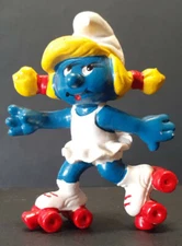 VINTAGE 1980 PEYO/Schleich Rollerskating Smurfette PVC 2" Figure Hong Kong 
