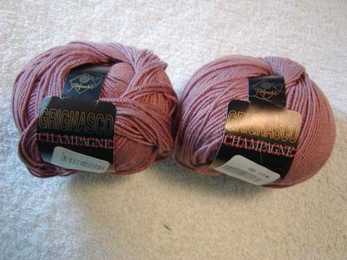 2 SKEINS- GRIGNASCO CHAMPAGNE - 75% Merino~25% Silk. #529 - ROUGE. 362 yds - Picture 2 of 3