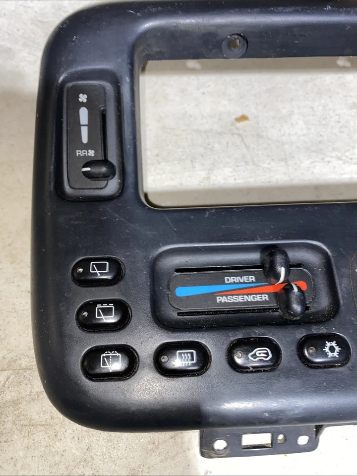 Dodge Grand Caravan 1996-2000 aire acondicionado calefacción control de clima con bisel OEM. 4677217 Foto 2 de 4