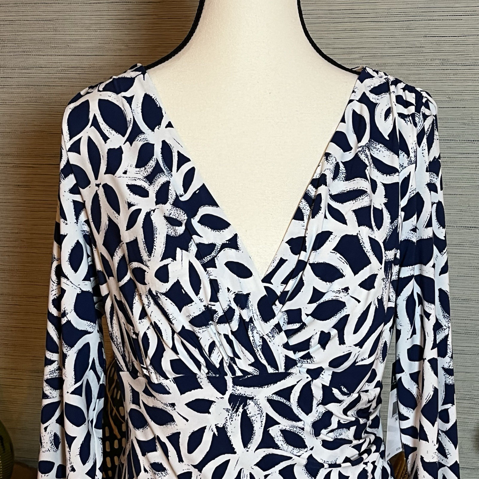 Ralph Lauren Blue White Floral 3/4 Sleeve V-Neck Bodycon Dress Size 14 NWT thumbnail 2