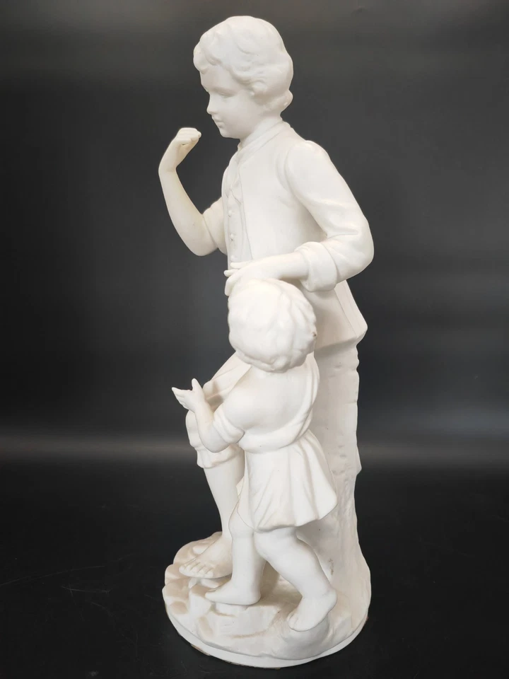 Élégante sculpture vintage en biscuit de porcelaine – Jeune homme et enfant 30cm - Photo 2/4