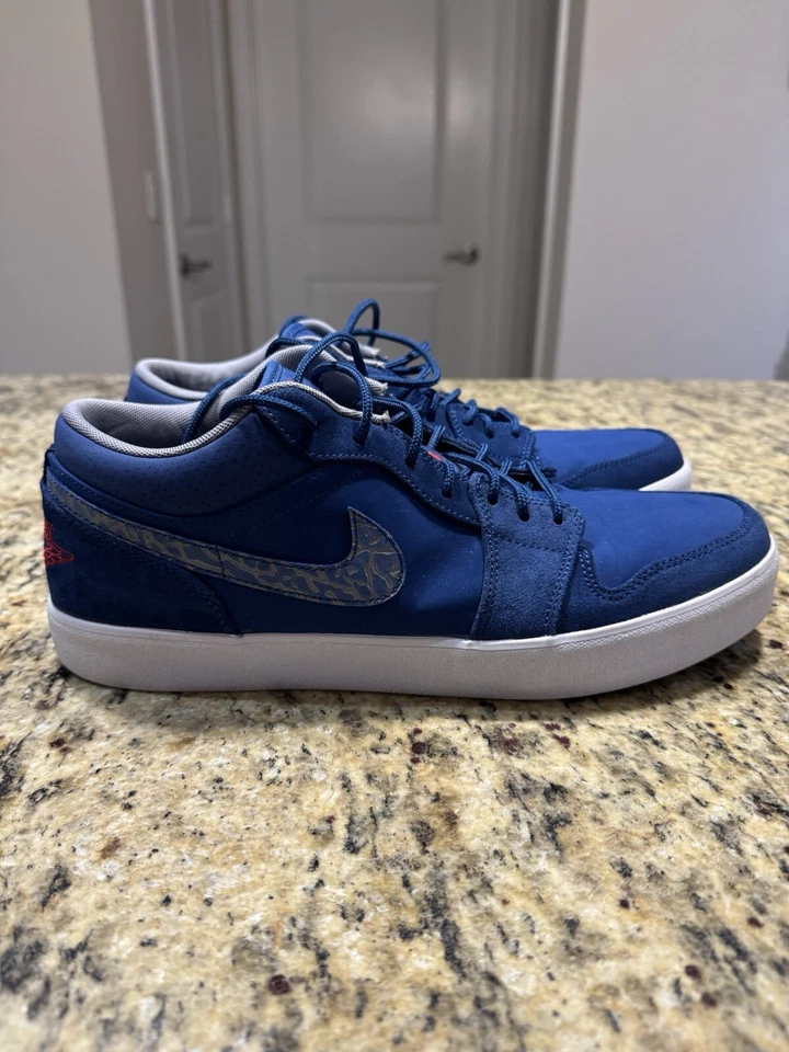 Jordan V. 2 Estampado Elefante Bajo Azul Verdadero 11.5 Foto 3 de 4