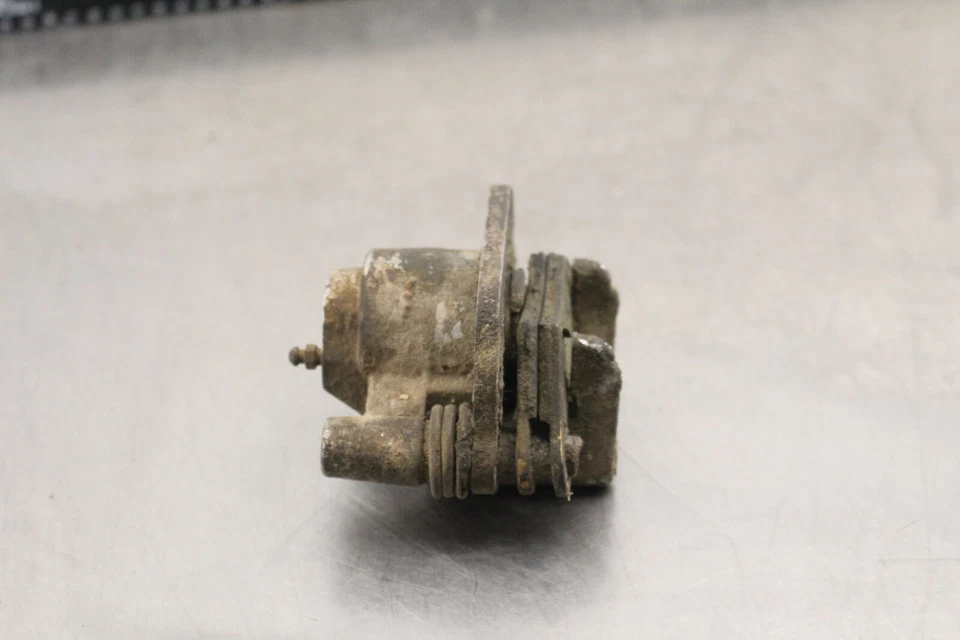 1990 Polaris Trail Boss 250 2x4 RIGHT FRONT BRAKE CALIPER S780 - Imagem 4 de 4