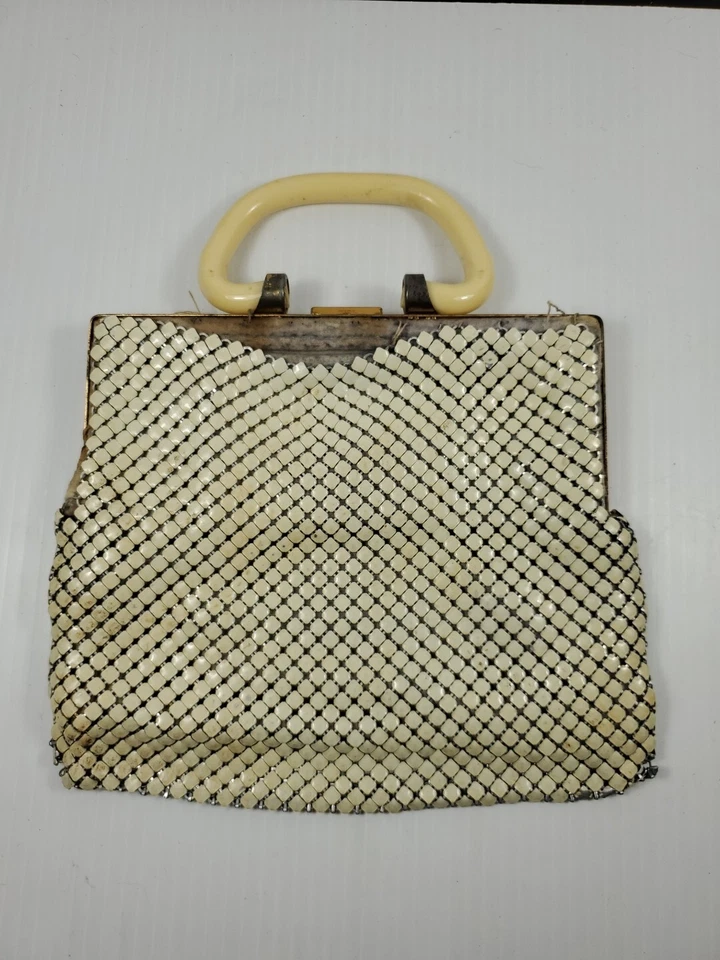 Vtg. JEMCO Cream Handle Style Off White Metal Mesh Purse (T) - Imagem 3 de 4