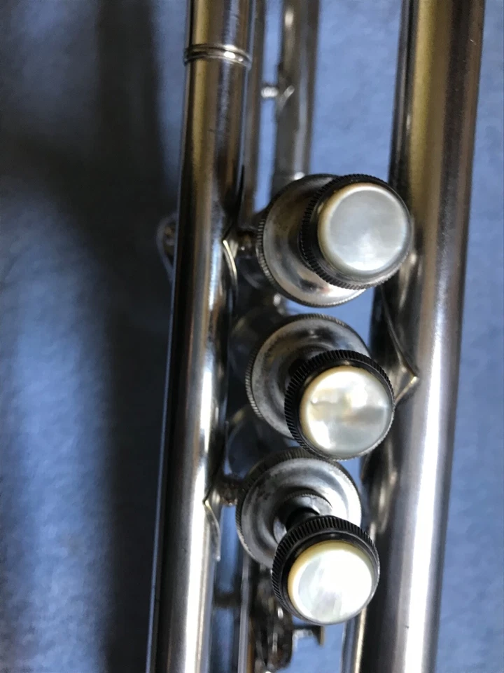 Trompeta patentada de plata CG Conn 22B rara Foto 4 de 4