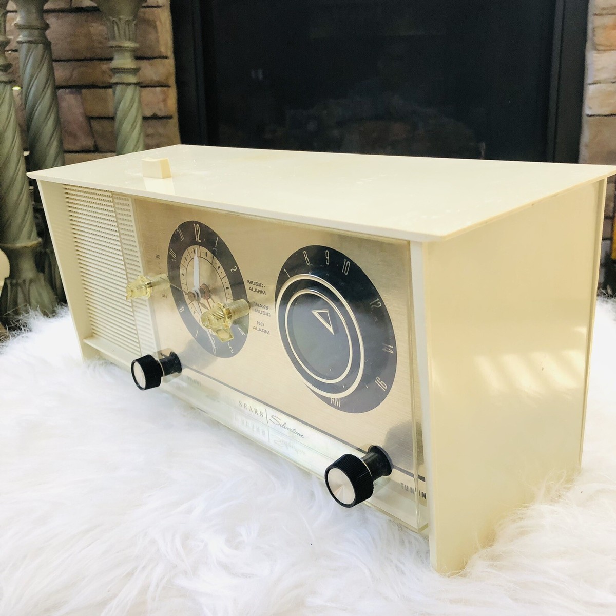Sears Roebuck And Co. Silvertone MCM Ivory AM Clock Radio VTG