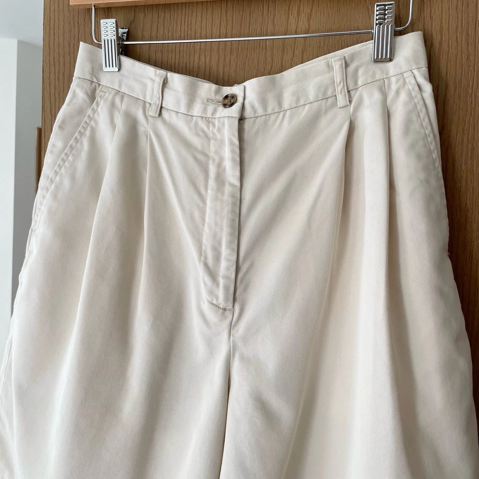 Vintage 90s Cutter & Buck Womens Shorts 8 Cream Pleated High Rise Retro Preppy  - Image 4 of 4