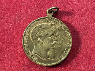 Wilhelm II. und Auguste Victoria Bronzemedaille auf das Kaiserpaar an Öse