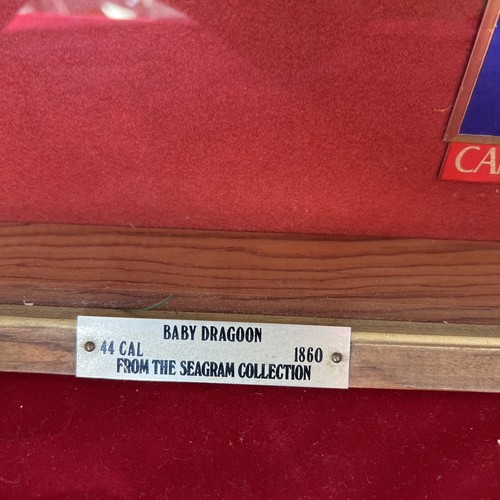 Raro Seagrams 44 CAL Baby Dragoon Revolver 1860 VO Canadian Shadowbox Display - Foto 2 di 6