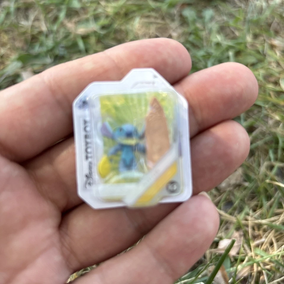 "Juego de figuras de acción Stitch con tabla de surf y bláster #13 mini 1,5"" Disney TOYBOX" Foto 2 de 4