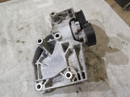 Opel Astra J Sports Tourer Halter Klimakompressor Spannrolle 55570104