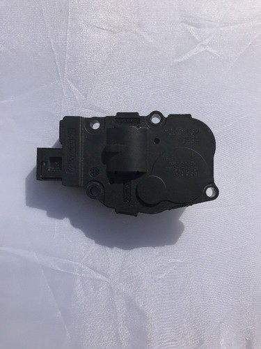 Stellmotor Klimaanlage  Klimakasten Mercedes C-Klasse W205 Aufi A4 A5 K9749004