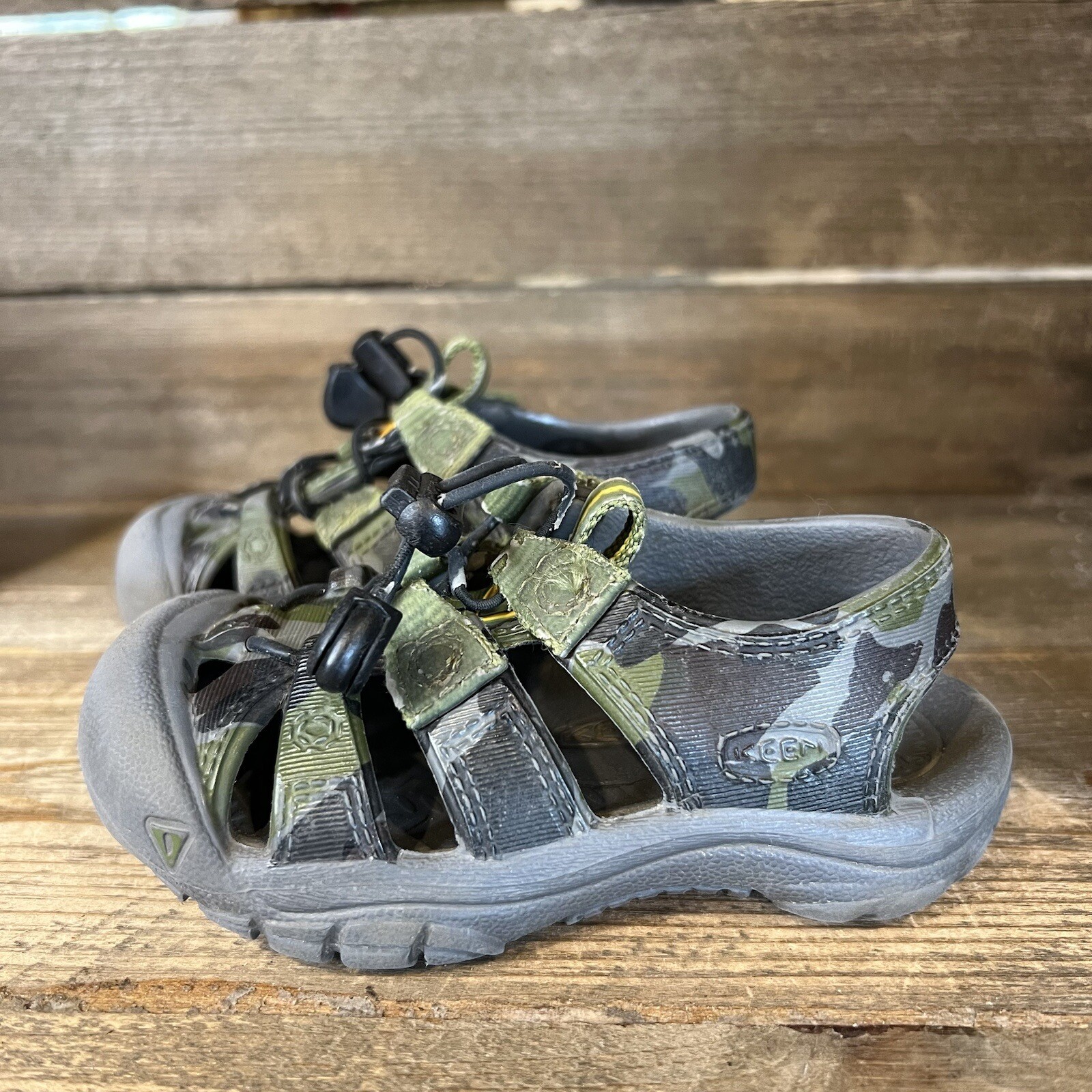 Sandali scarpe mimetiche impermeabili Newport H2 gomma Keen bambini taglia 5 C ottime condizioni