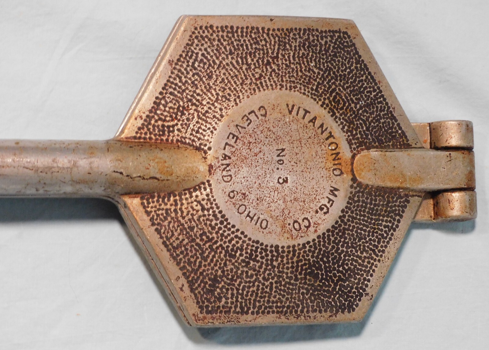 Vitantonio Mfg. Co. Cleveland Ohio No. 3 Pizzelle Waffle Iron Maker, 2 of 2