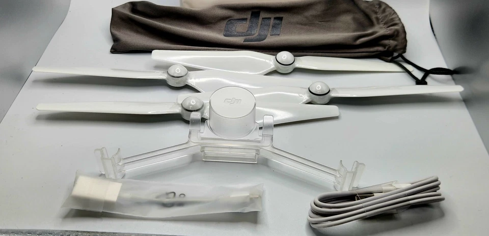 Genuine DJI Phantom 4 Series Accessories Kit | Propellers, Gimbal Holder & Cable - Image 3 of 4